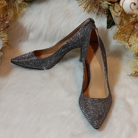 Michael Kors Shimmering Silver/Black Size 10 M aprox : 4" Heels. - Picture 2 of 11